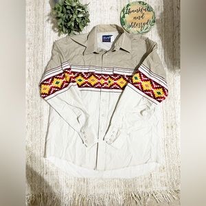 Men’s vintage pearl snap button wrangler shirt